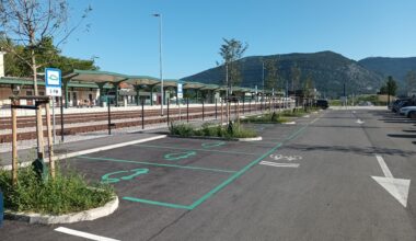 Zakaj je parkirišče za el. avte če ni polnilnice