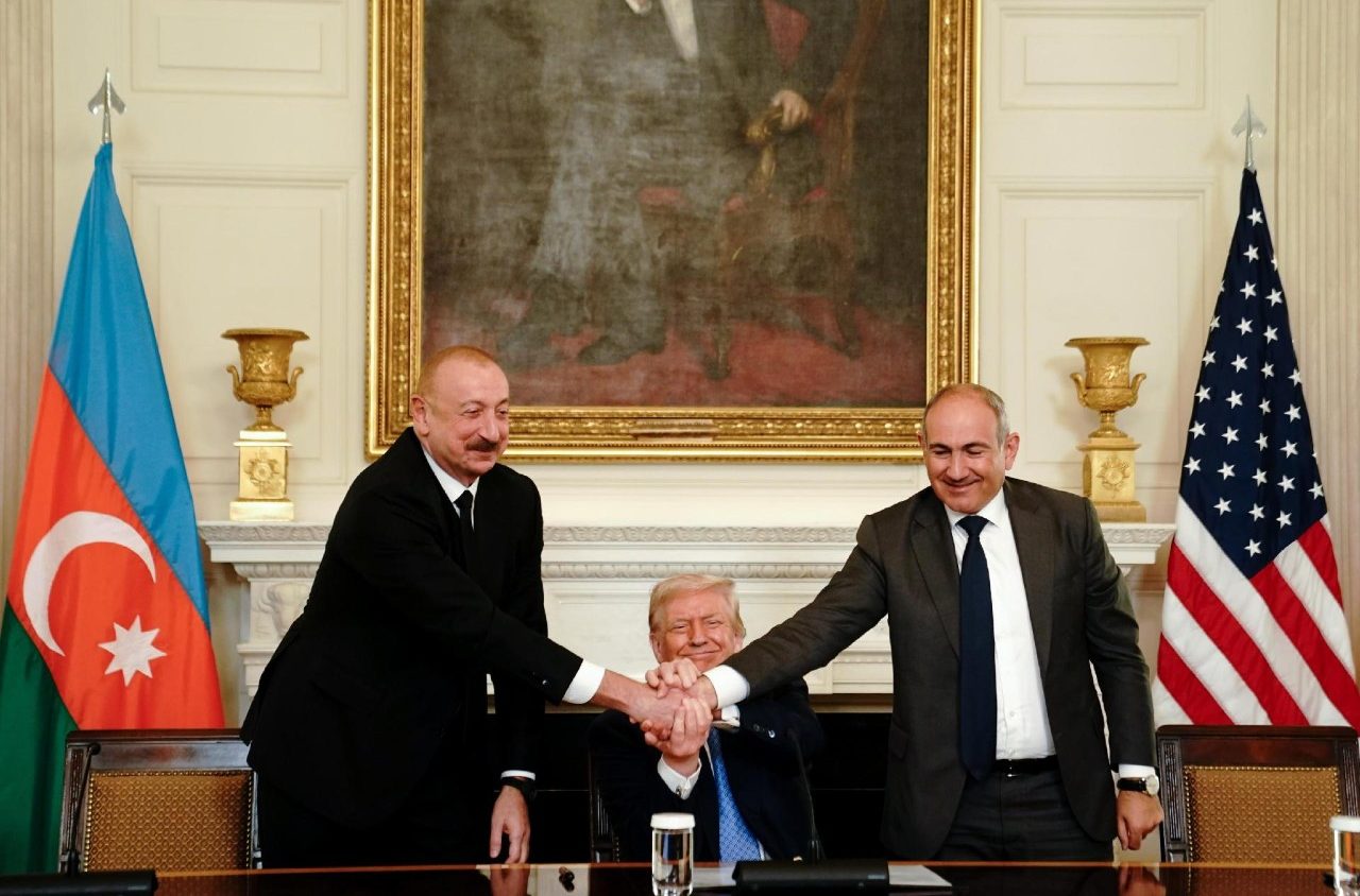 Armenia and Azerbaijan sign 'milestone' peace deal