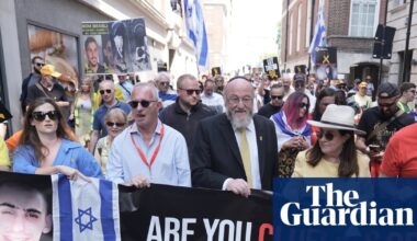 UK’s chief rabbi criticises Labour’s Palestine pledge at march for hostages | Israel-Gaza war