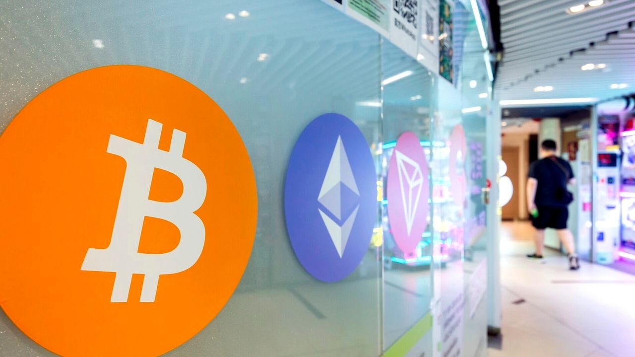 Trump 401(k) order may expand risky retirement savings options