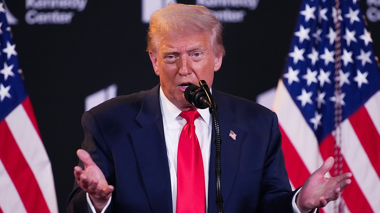 Trump narrows Fed chair candidates to "three to four" people to replace Powell
