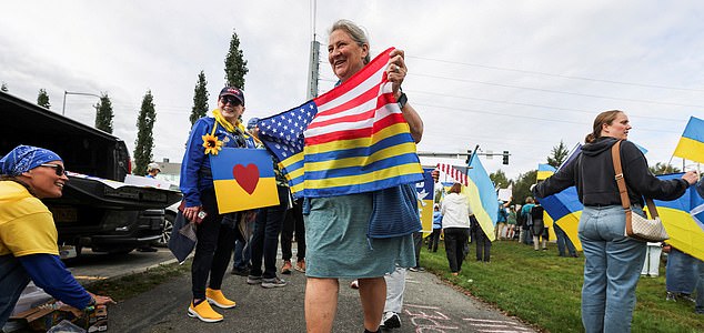 Demonstrators attend a protest in solidarity with Ukraine, ahead of the meeting between U.S. President Donald Trump and Russian President Vladimir Putin, in Anchorage, Alaska, U.S., August 14, 2025.  REUTERS/Nathaniel Wilder