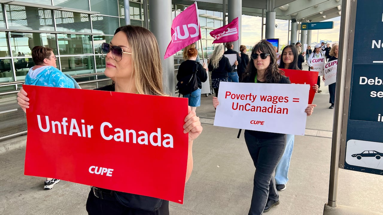 Air Canada flight attendants picket for 2nd straight day in Winnipeg