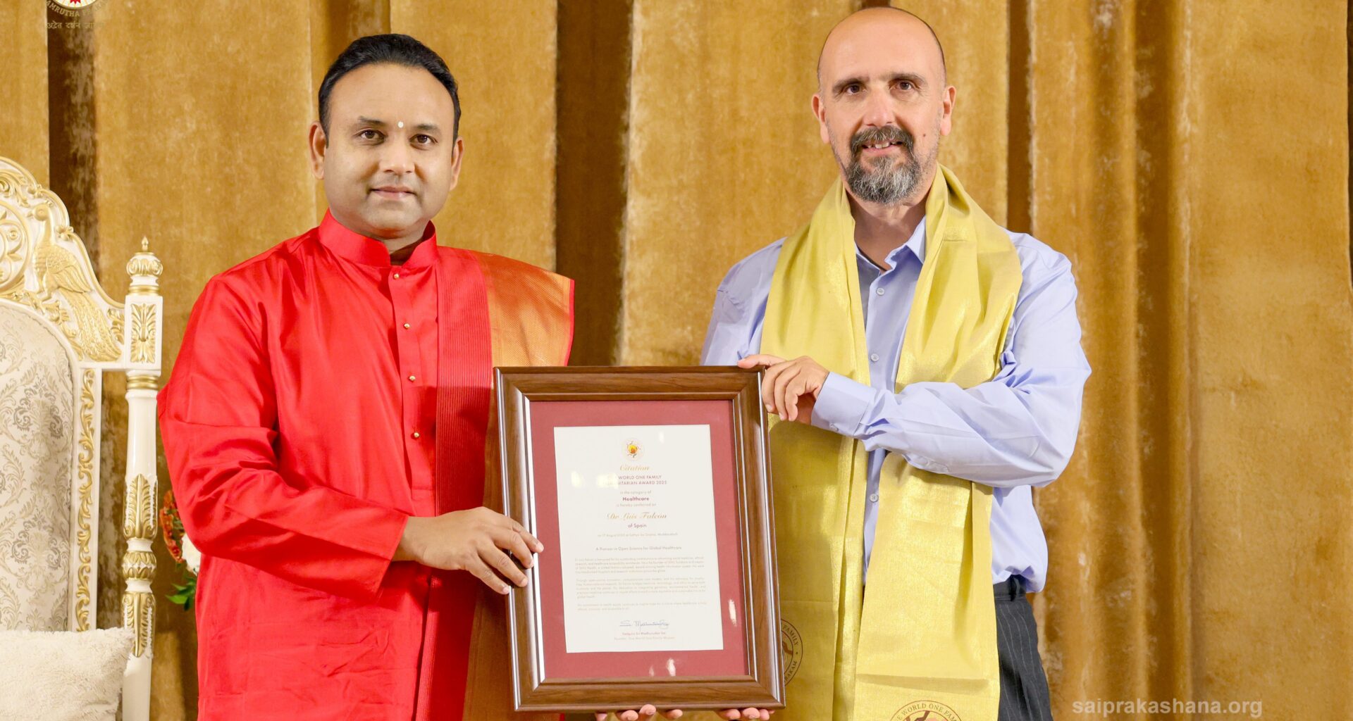 Spanish Visionary Dr Luis Falcón Martín winning the One World One Family Humanitarian Award 2025.