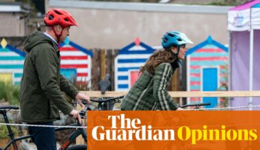 As William moves to Forest Lodge, an era of pushbike royals beckons. Will that save the monarchy? | Simon Jenkins