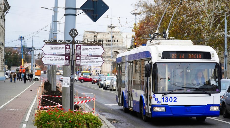 Moldovan municipality defends claim over bus stop advertising