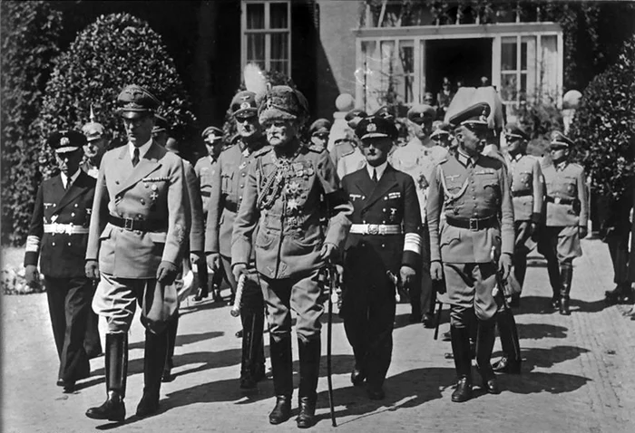 Mackensen, în centru, la înmormântare împăratului Wilhelm al II lea FOTO wikipedia