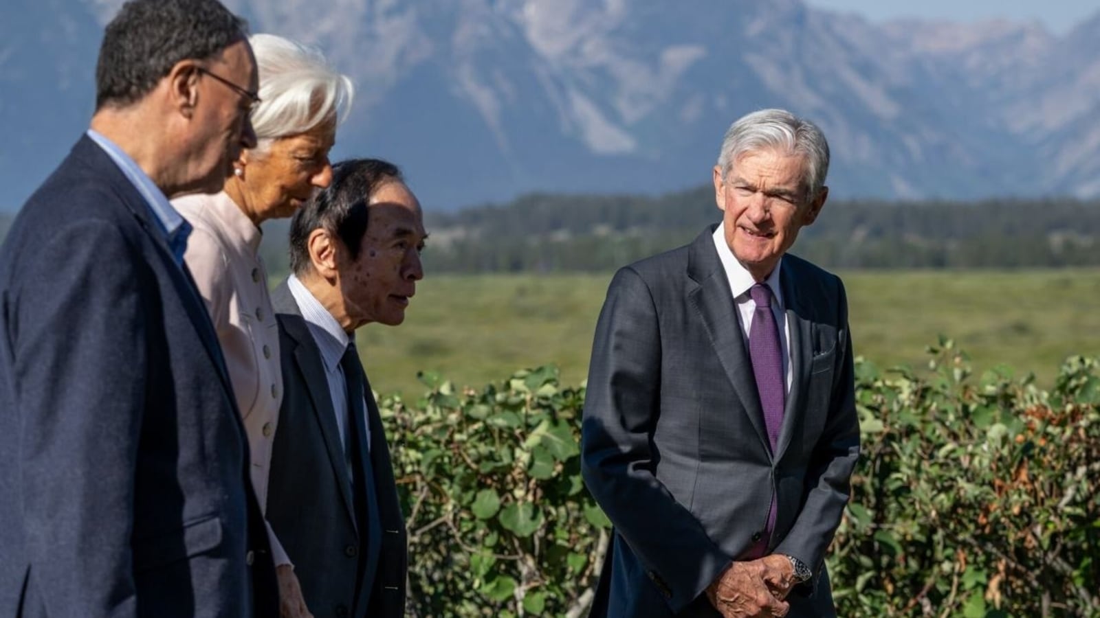 Powell’s Rate Cut Signal Reflects Economy’s Delicate Position