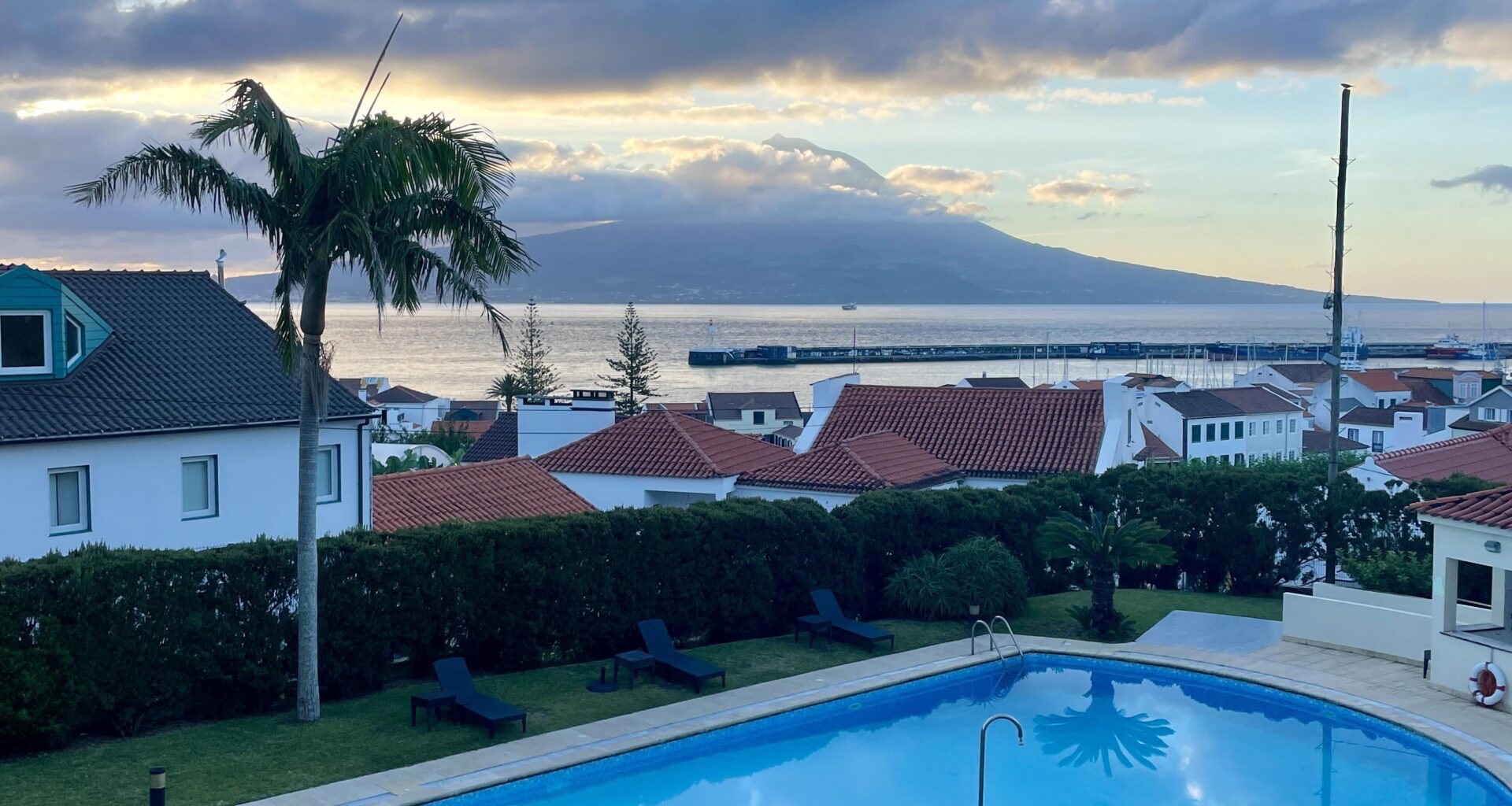 O Pico visto a partir da Horta