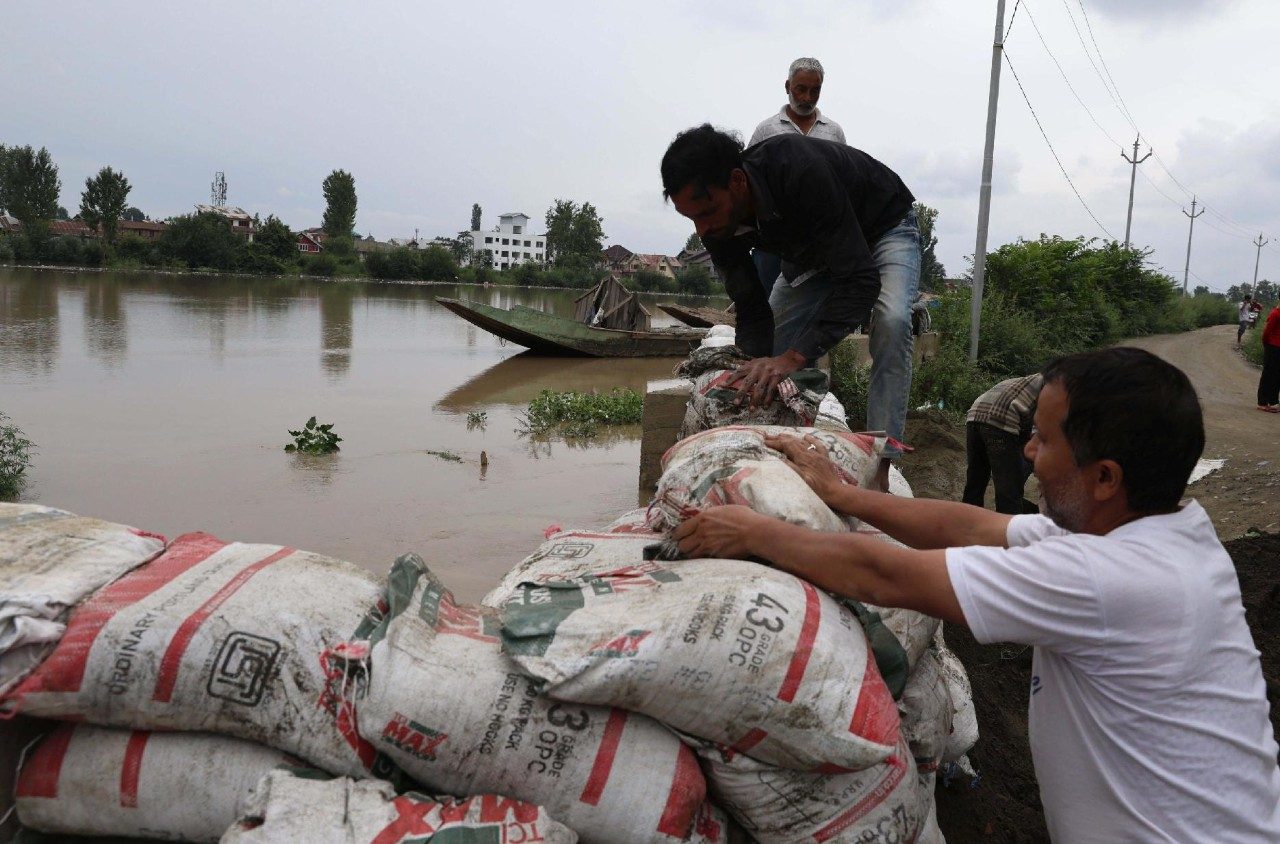 Heavy monsoon rains lead to flooding in India, Pakistan