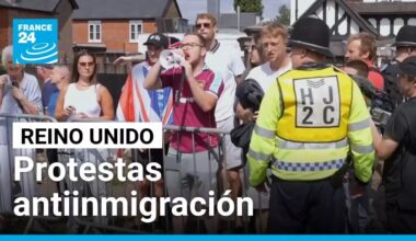 Manifestantes antiimigración piden abolir el sistema de asilo en Reino Unido • FRANCE 24 Español