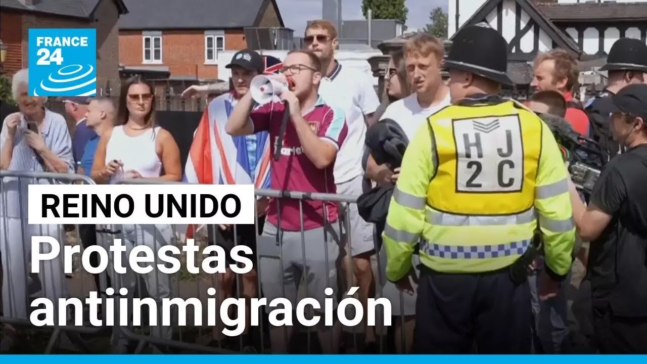 Manifestantes antiimigración piden abolir el sistema de asilo en Reino Unido • FRANCE 24 Español
