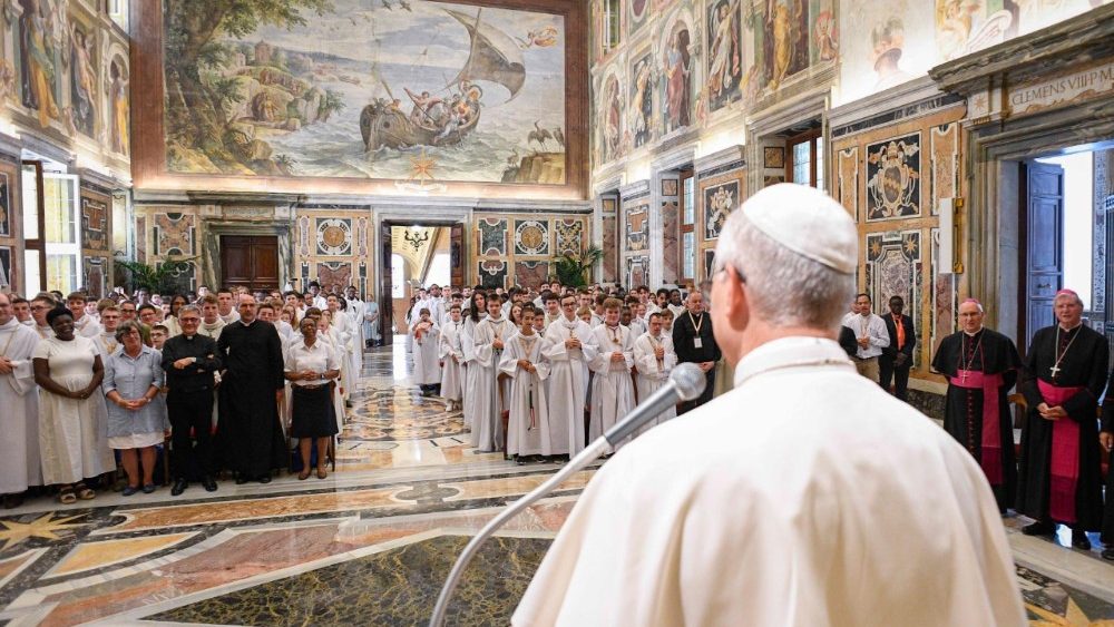 Audience du Pape Léon XIV aux servants de messe français, en salle Clémentine du Palais apostolique, le 25 août 2025. 