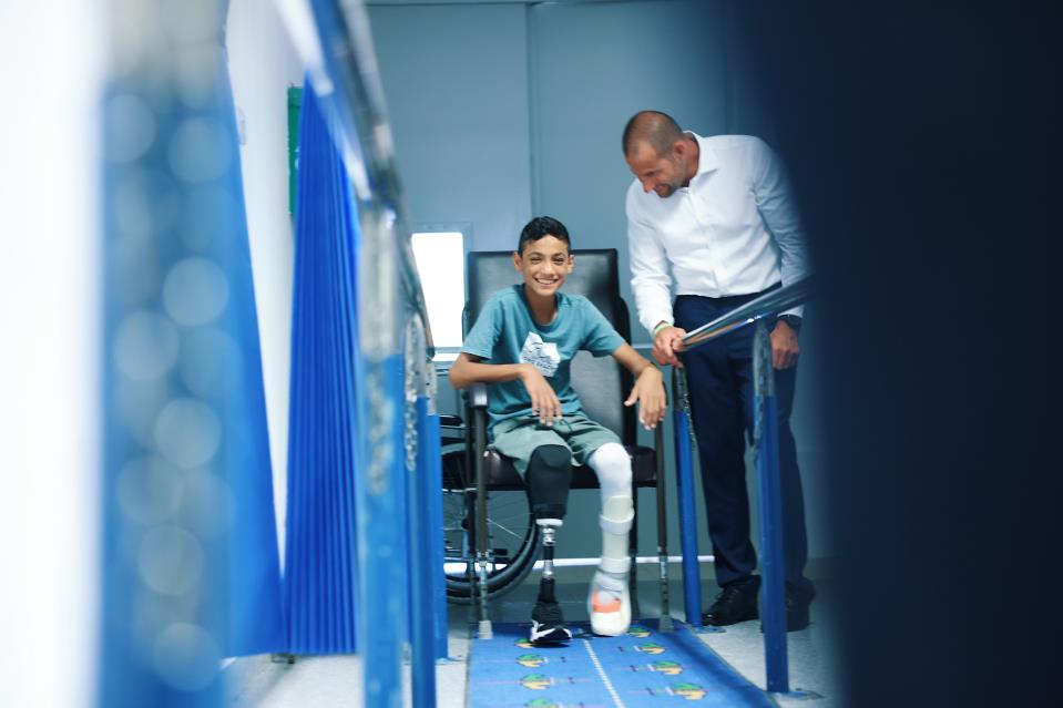 Prime Minister visits young patient from Gaza receiving medical treatment in Malta