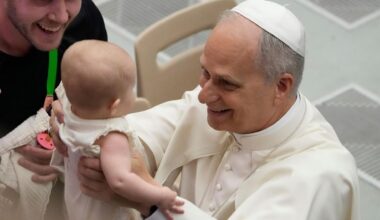 Pope highlights virtue of listening while accepting award from US Augustinians