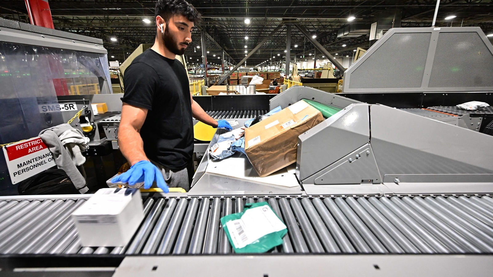 Over 30 countries halt postal services to US after ‘de minimis’ exemption removed | India, Australia and more on list | World News