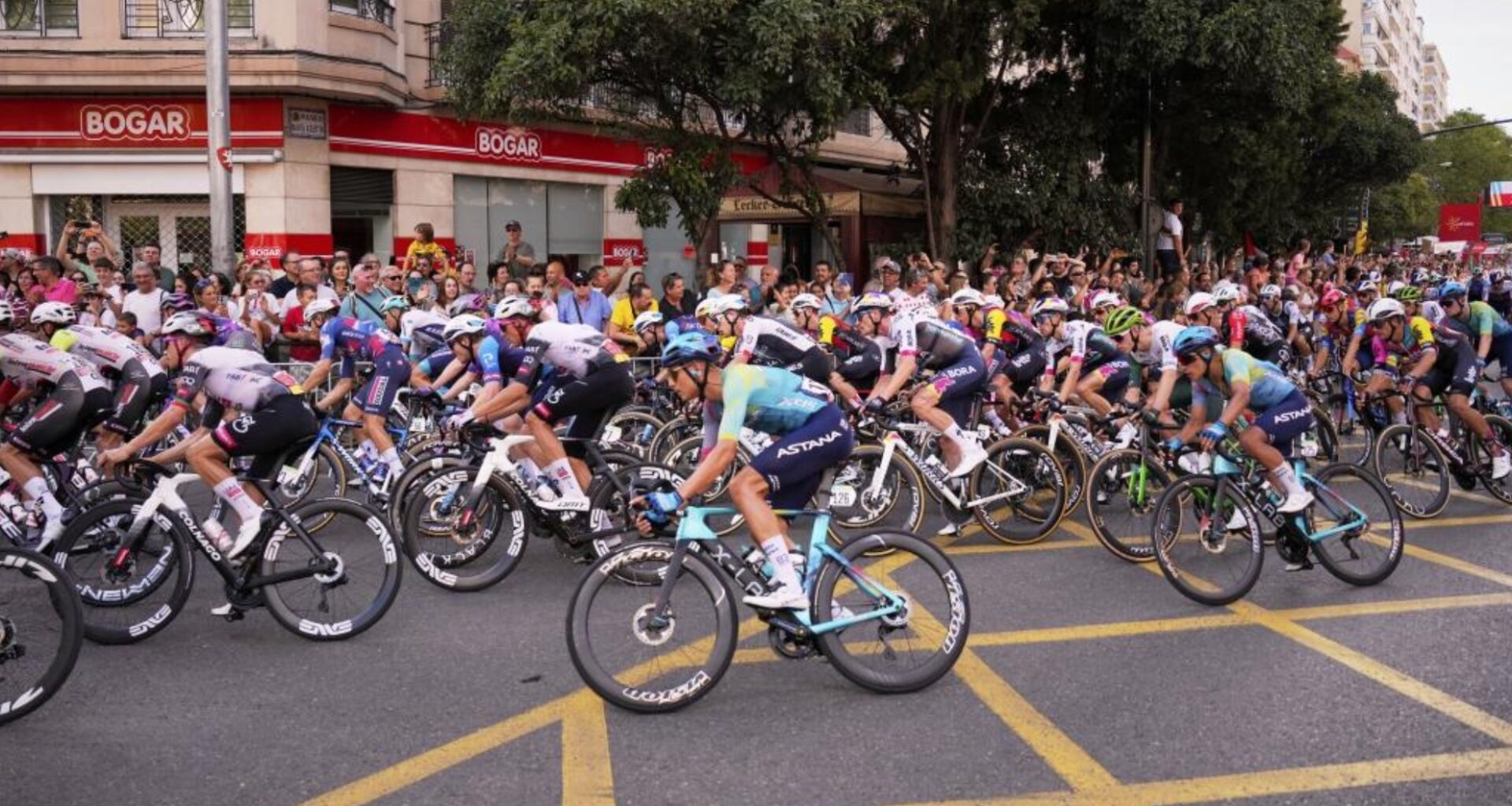 El pelotón, durante la etapa 8 de la Vuelta a España 2025.