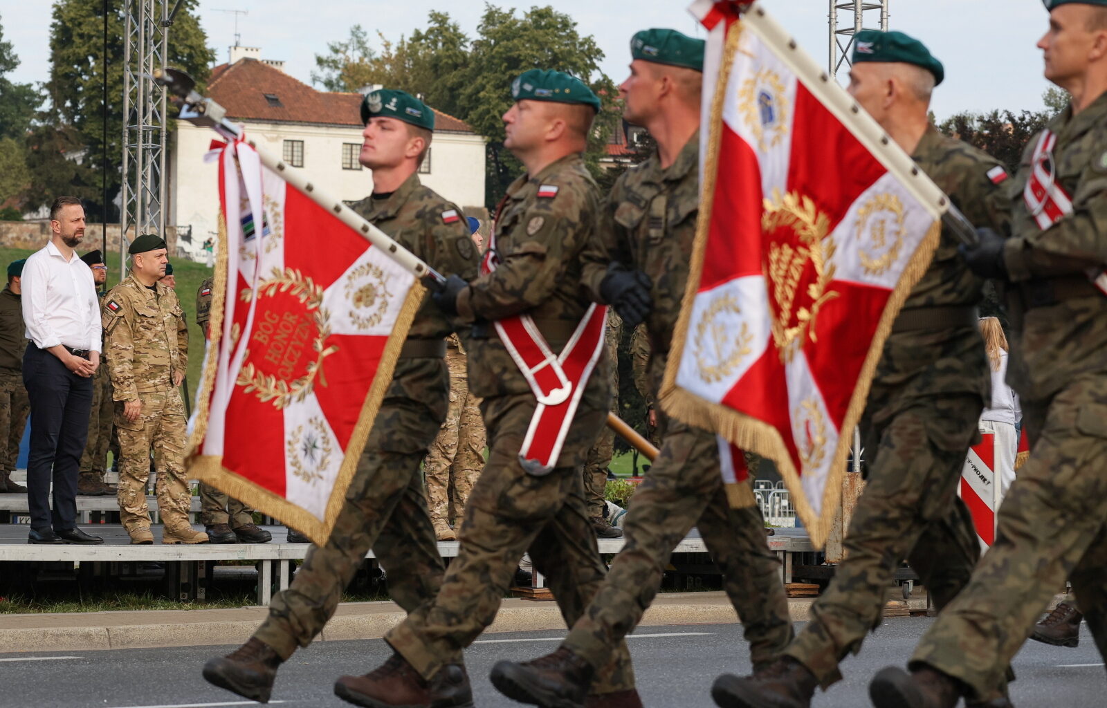 Próba defilady wojskowej w ramach przygotowań do obchodów Święta Wojska Polskiego