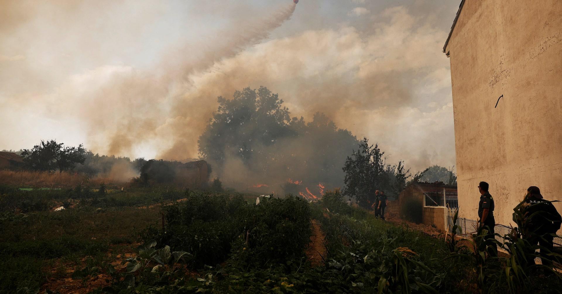 Firefighters battle 'fire whirls' in northern Spain