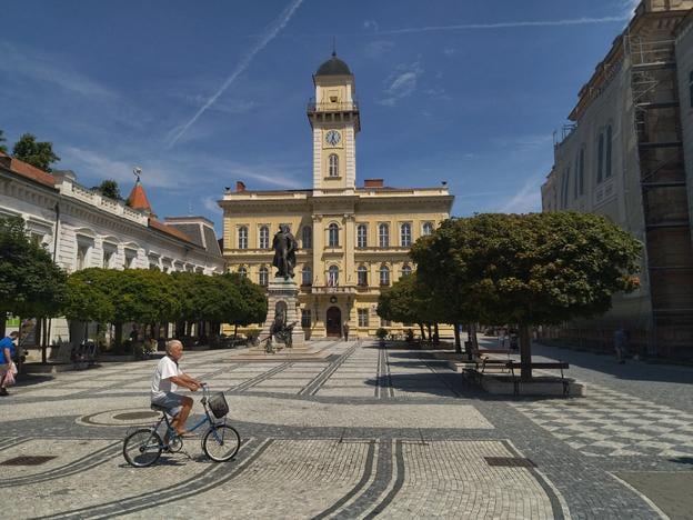 The Komárno city townhall with statue of general Klapka.