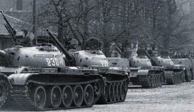 "Heroic Tankies crushing the Cia funded Hungarian Counter Revolution" - baloldaliként is élmény látni, mit gondolnak a mai komcsik '56-ról