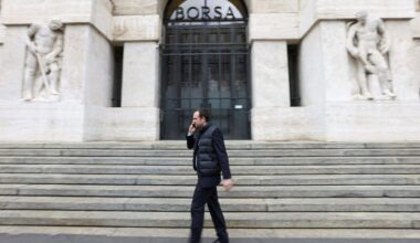 Milan Stock Exchange Slips Alongside Europe; Banks Weaken, Defense Sector Shines, Markets Await US PCE Data