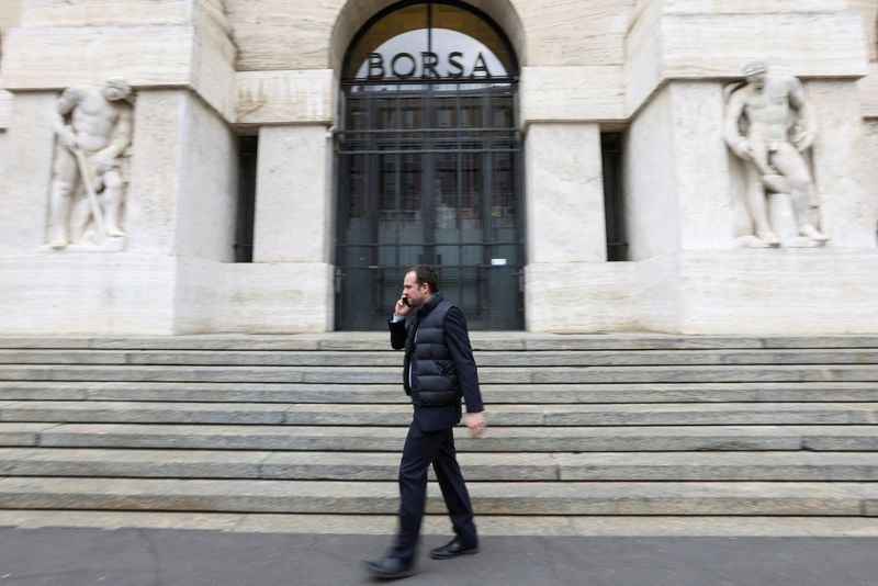 Milan Stock Exchange Slips Alongside Europe; Banks Weaken, Defense Sector Shines, Markets Await US PCE Data