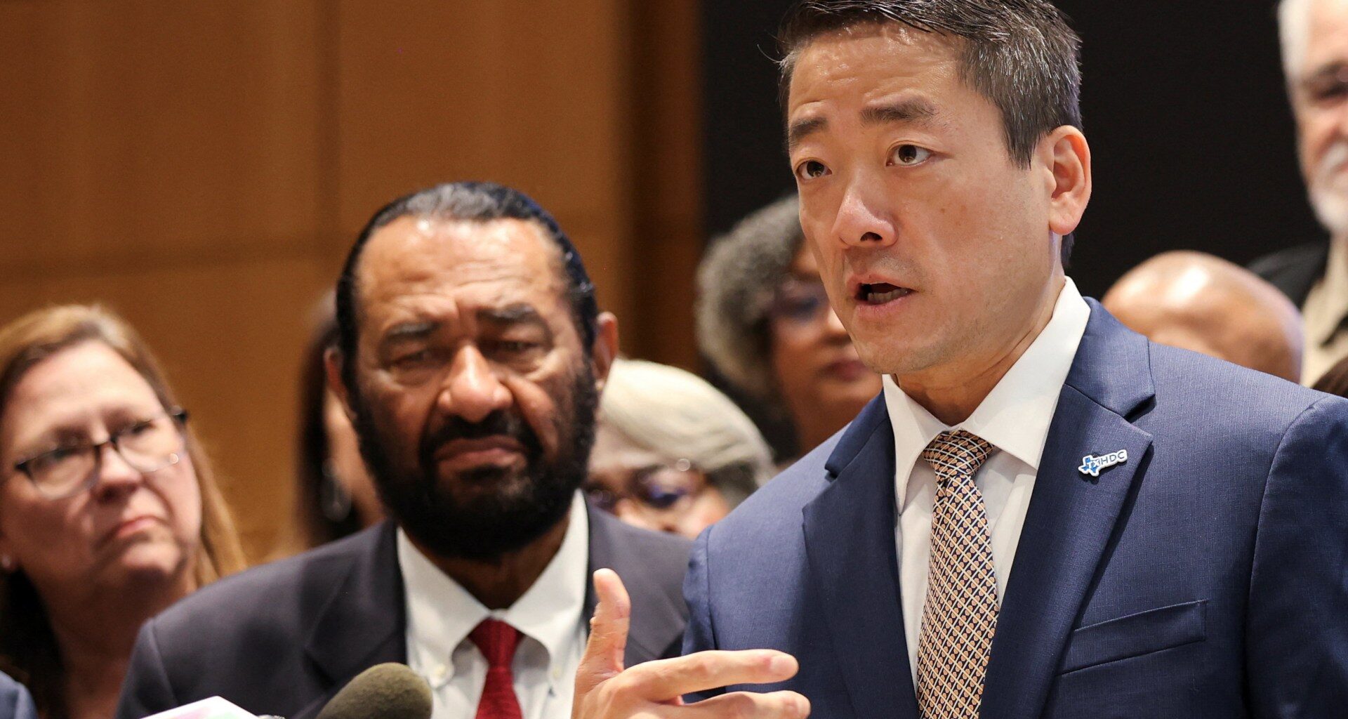 US Democrats flee Texas to block Trump-backed election redistricting | Politics News