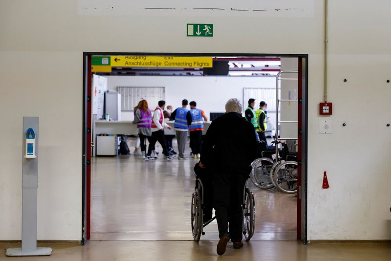 Germany plans to cut benefits for newly arrived Ukrainian refugees, draft law shows
