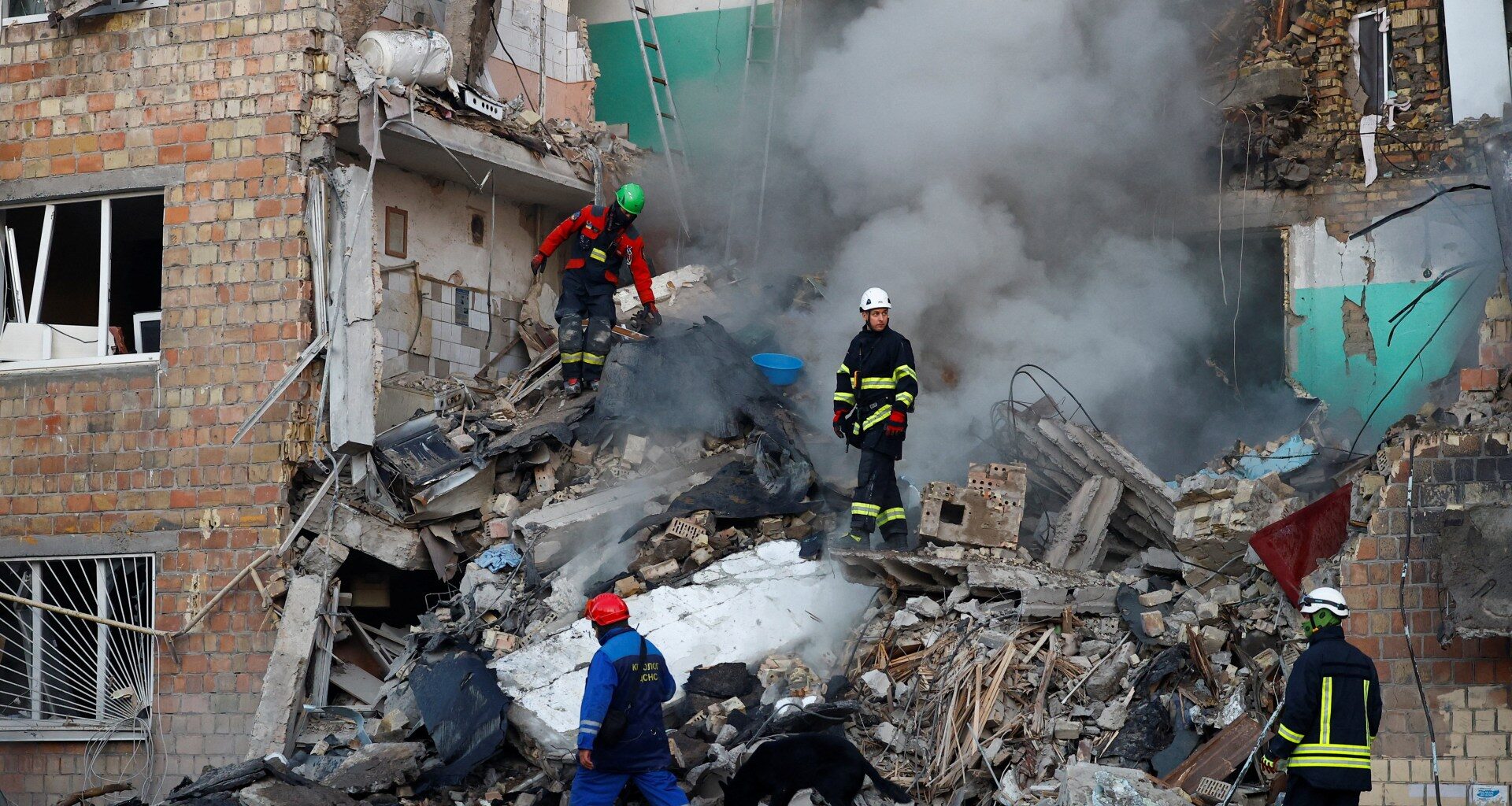‘Massive’ Russian attack on Ukraine’s Kyiv kills at least 4, dozens hurt | Russia-Ukraine war News