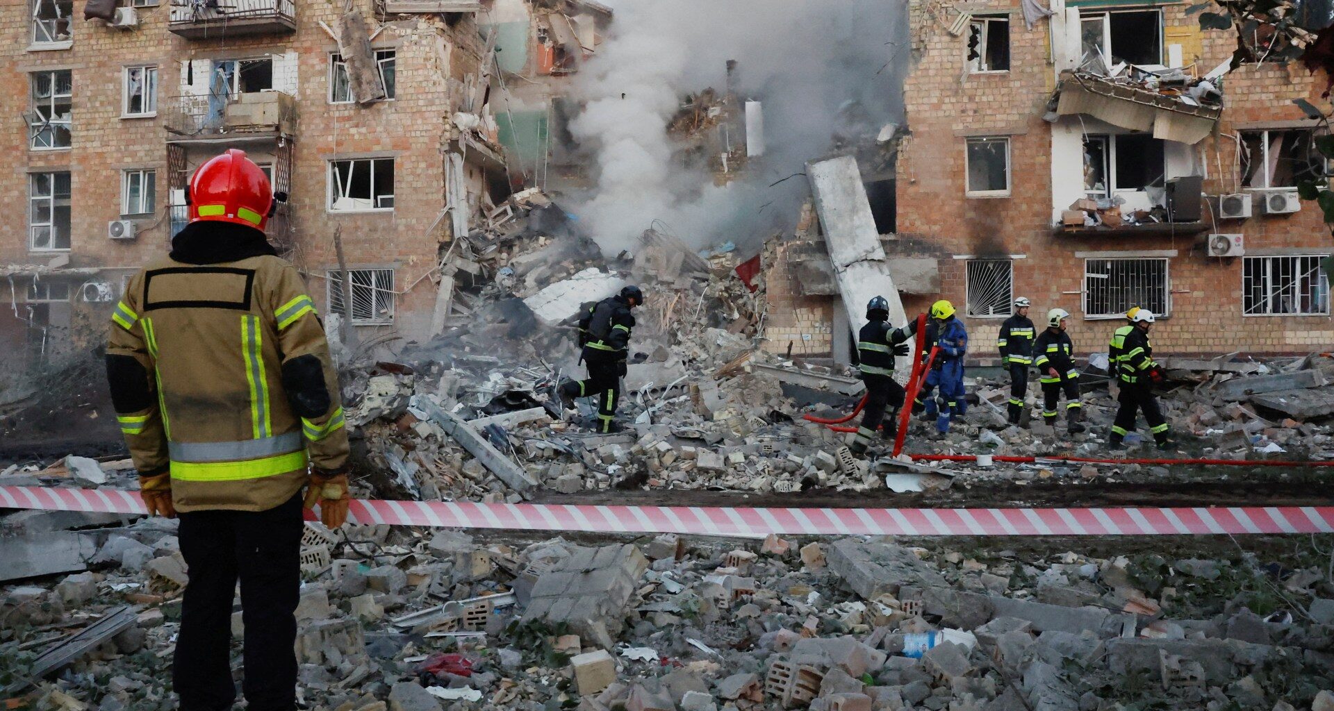 Russia attacks Ukraine’s Zaporizhia; Kyiv hits Russian oil refineries | Russia-Ukraine war News