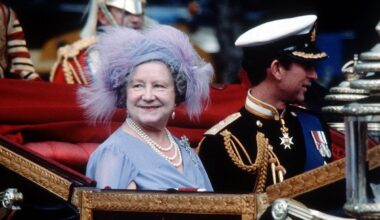 The Queen Mother and the Prince of Wales ride in a carriage to St. Paul