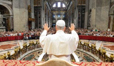 Hope is knowing God is always ready to forgive, pope says at audience