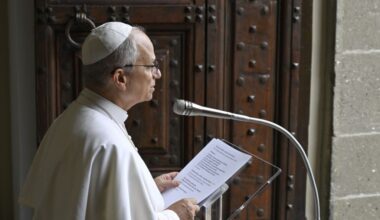 Pope Leo opts for clear, transparent communication style