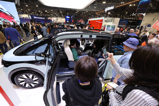 Crowds flock to see Zeekr cars at CES 2025 in Las Vegas. [NEWS1]