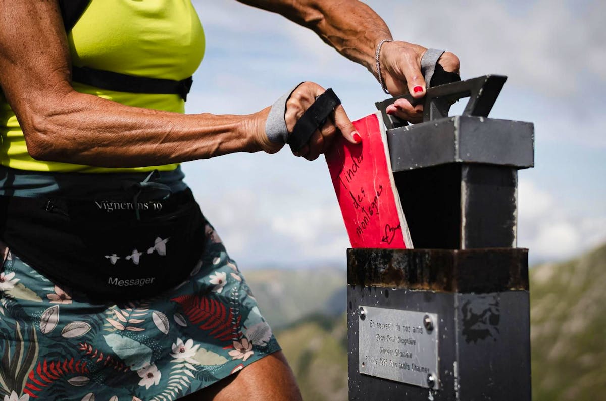 Thibaud Monney a déposé des carnets sur sept sommets du canton de Fribourg, mais l’idée fait son chemin et les carnets d’amour se trouvent sur des montagnes dans le reste de la Suisse et parfois beaucoup plus loin, jusqu’en Argentine.