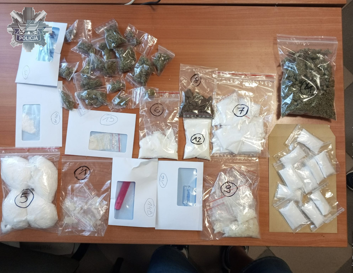Posiadał w mieszkaniu prawie kilogram narkotyków - został zatrzymany - Aktualności
