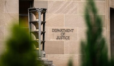 Trump eases rules for hiring temporary immigration judges