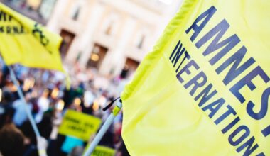 UK: Amnesty condemns Government for 'shamefully' using refugees as ‘political pawns’ in France returns deal