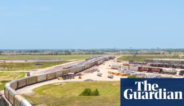 Train with at least 35 cars carrying hazardous materials derails in Texas | Texas