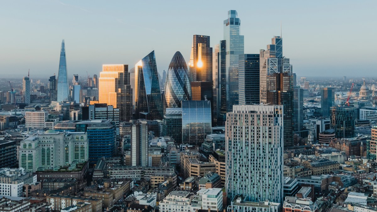 American investors pile into UK shares in boost to London market