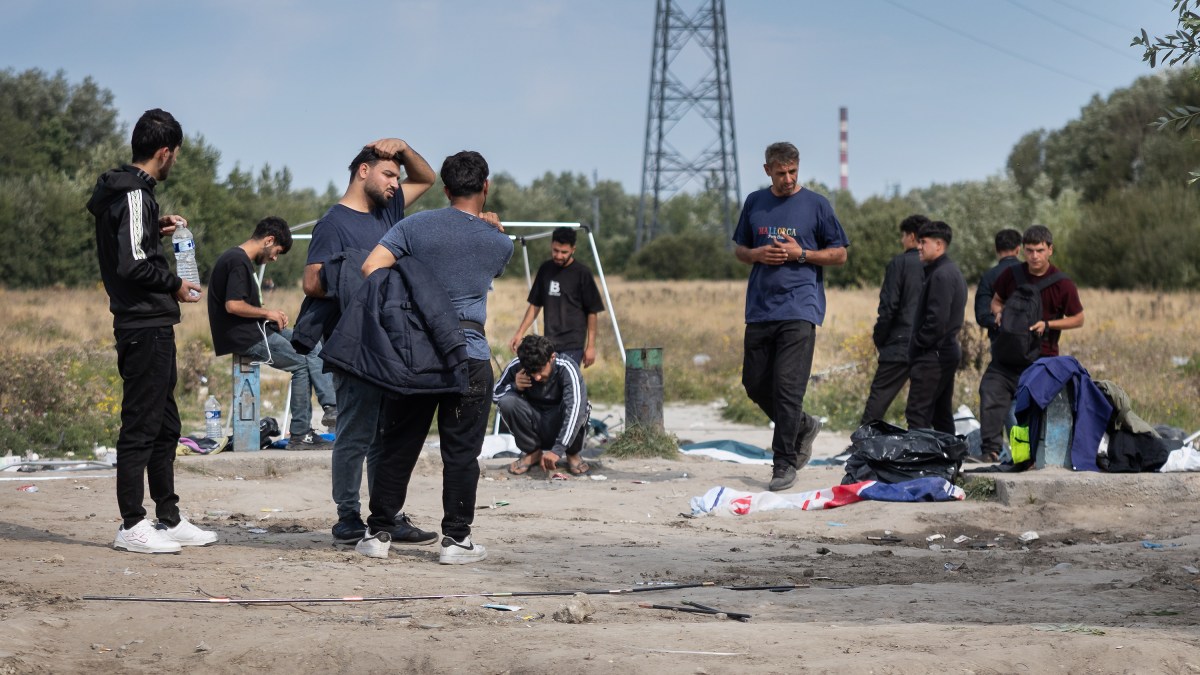 Desperate conditions in Dunkirk camp drive migrants to boats