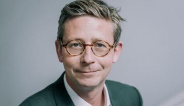 Tidligere skatteminister [Karsten Lauritzen]: Skat inddriver "100 procent sikkert" penge, som folk ikke skylder