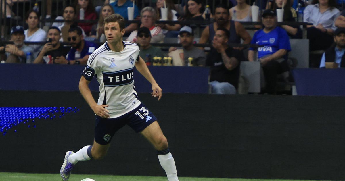 Muller desconhece regra da MLS e protagoniza momento hilariante