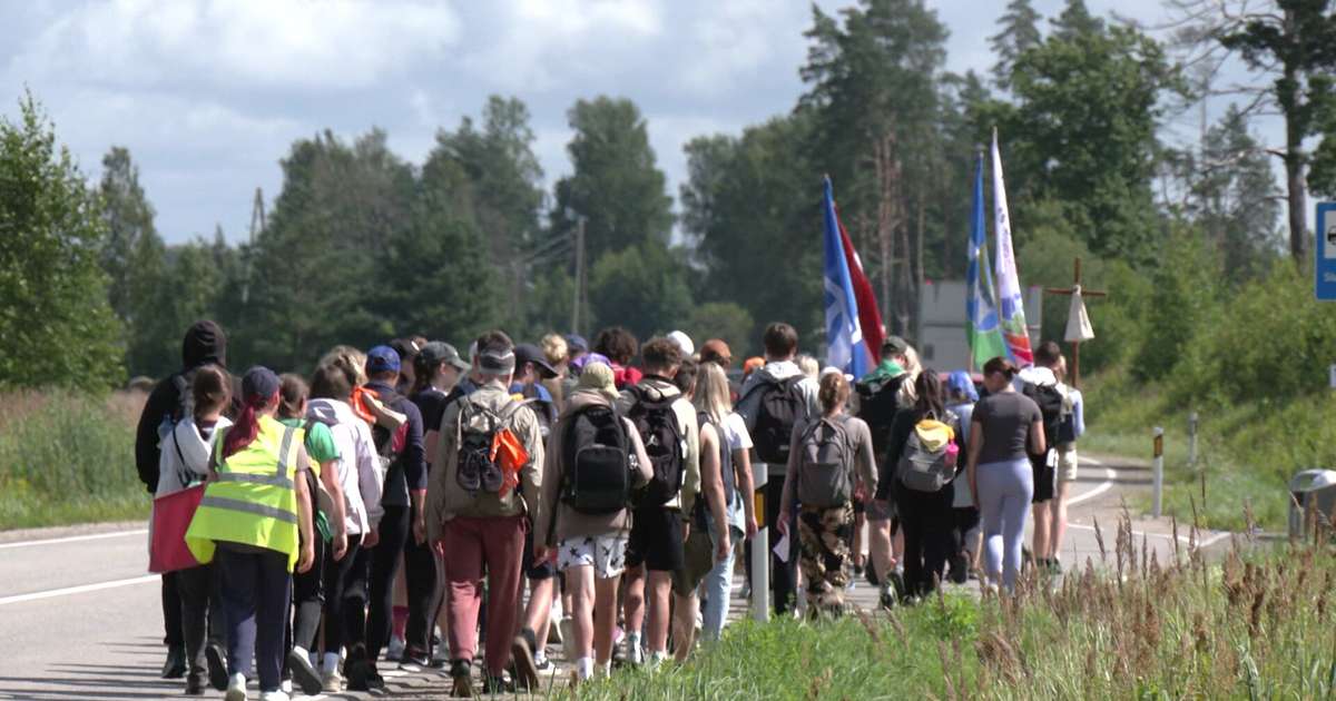 “Vieta, kur piedzīvot īstu Dievu.” Svētceļnieki no visas Latvijas mēro ceļu uz Aglonu