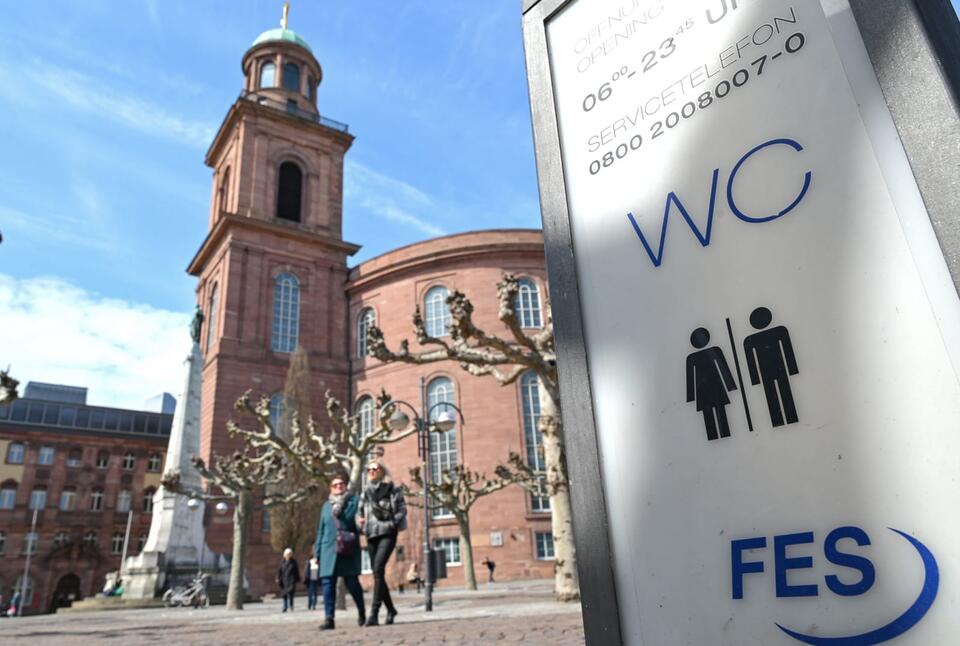 Tehran shuts public bathrooms amid deepening water crisis nationwide
