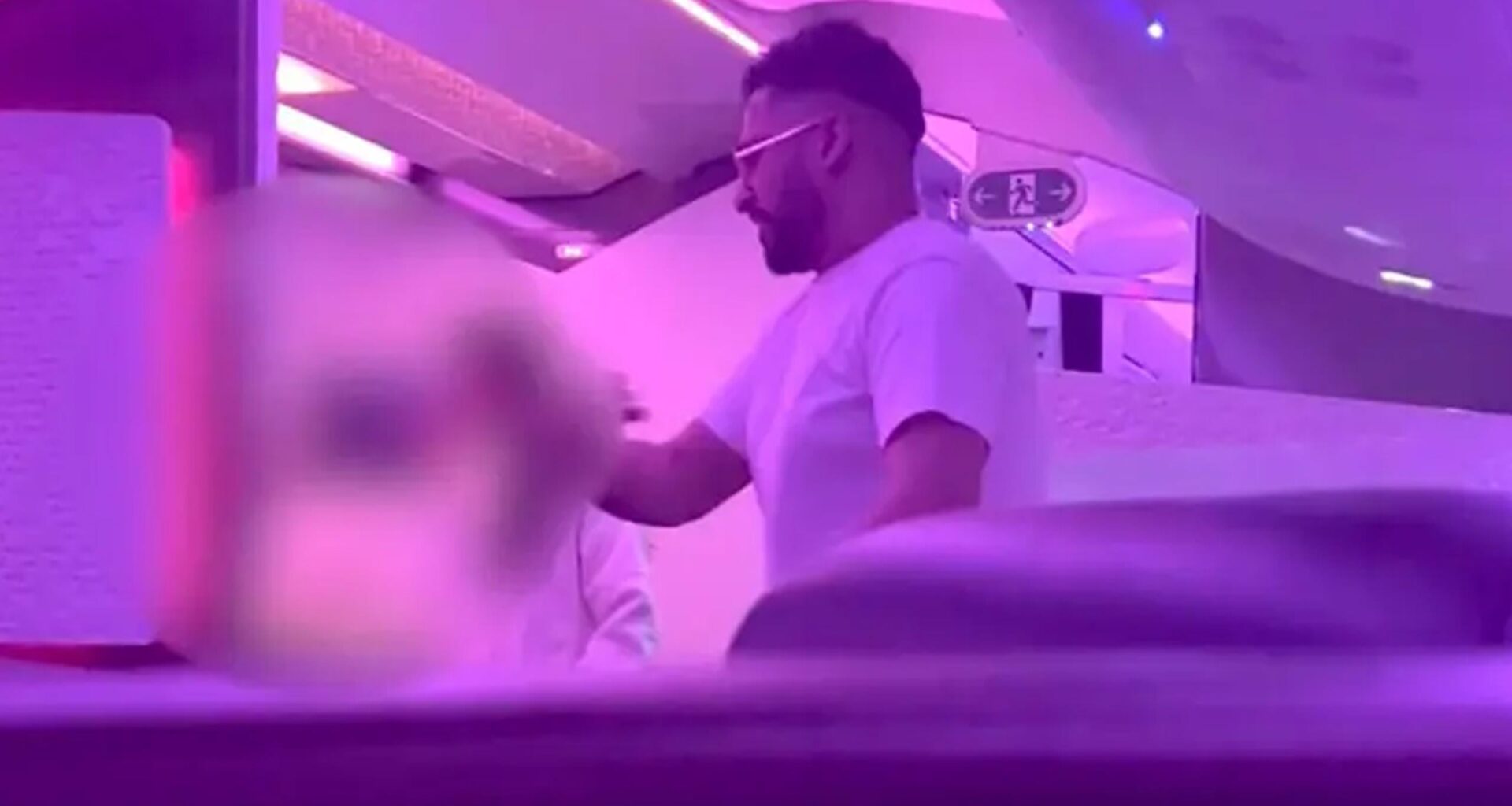 'You Will Be Set on Fire!': UK Entrepreneur Blames 'Amnesia Blood Loss' For Drunken Tirade Mid-Flight