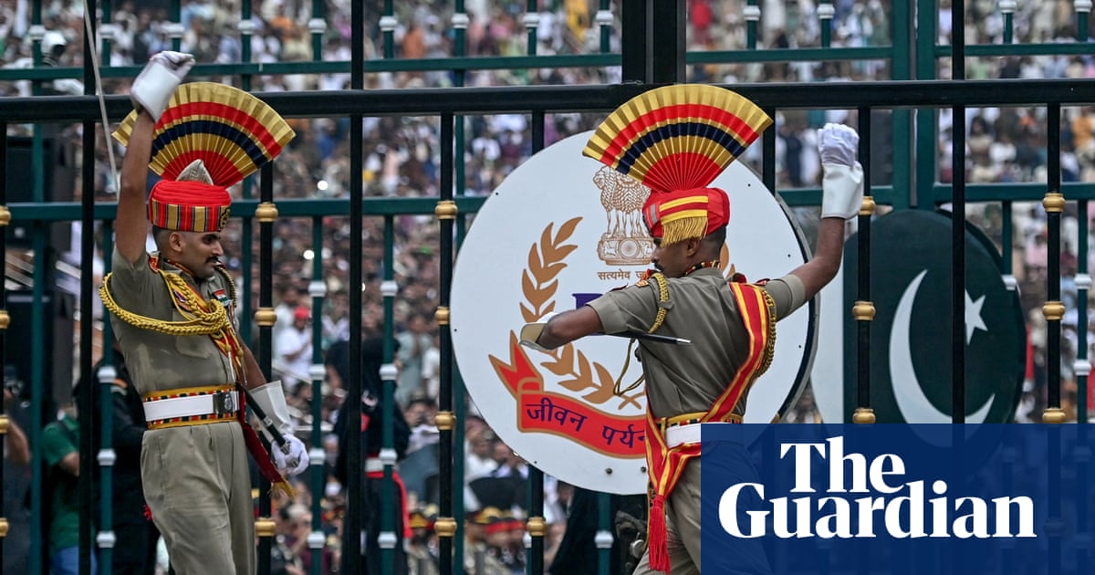 India and Pakistan tensions spill over into contest over whose flagpole is bigger | India