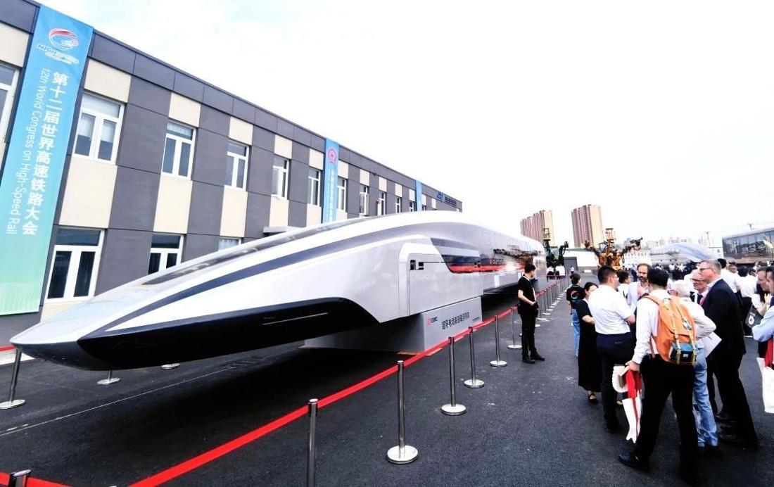 Die China Railway Rolling Stock Corporation (CRRC) hat auf einer Eisenbahnmesse in Shanghai den Prototyp einer Magnetschwebebahn vorgestellt
