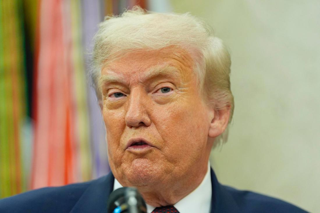Donald Trump verzieht sein Gesicht. 